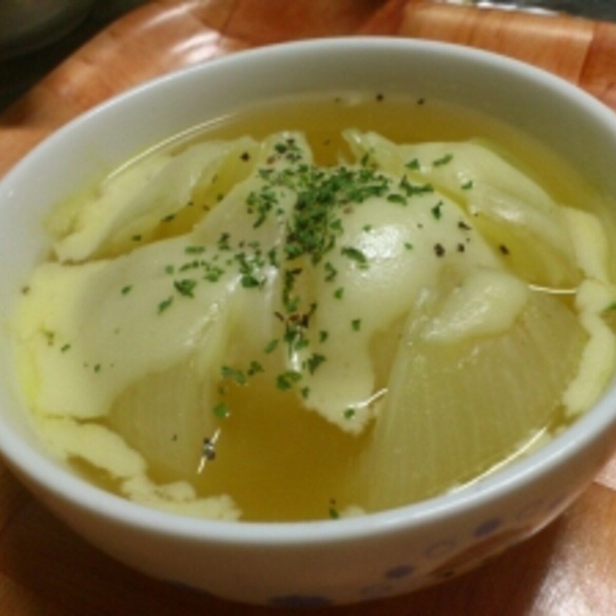 玉ねぎ丸ごと レンジでオニオンスープ レシピ 作り方 By Vivinya 222 楽天レシピ